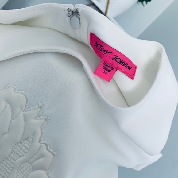 Betsey Johnson White Appliqué Crepe Dress, Size 14 - Picture 11 of 16